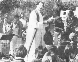 A Mass on the beach!