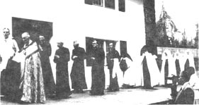 Procession in front of the Carmelite house