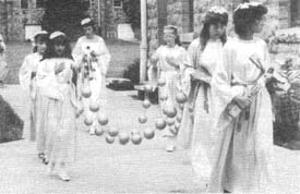 The huge Rosary to be placed at the feet of Our Lady