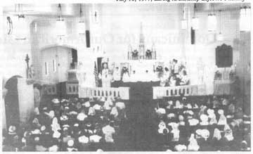 Queen of Angels Church filled during the homily of Archbishop Lefebvre