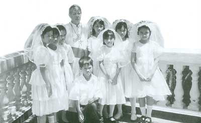 Bishop Lazo and First Communicants